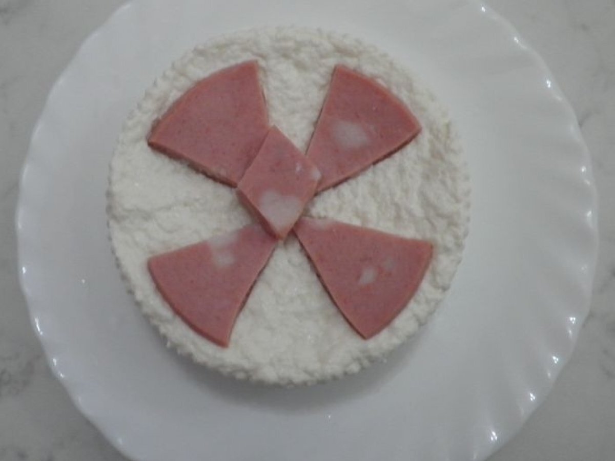 Formaggio di capra fresco fatto in casa ripieno di mortadella - foto 3