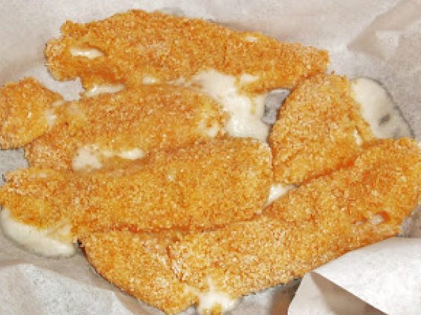 Formaggio impanato al microonde - Ricetta Petitchef
