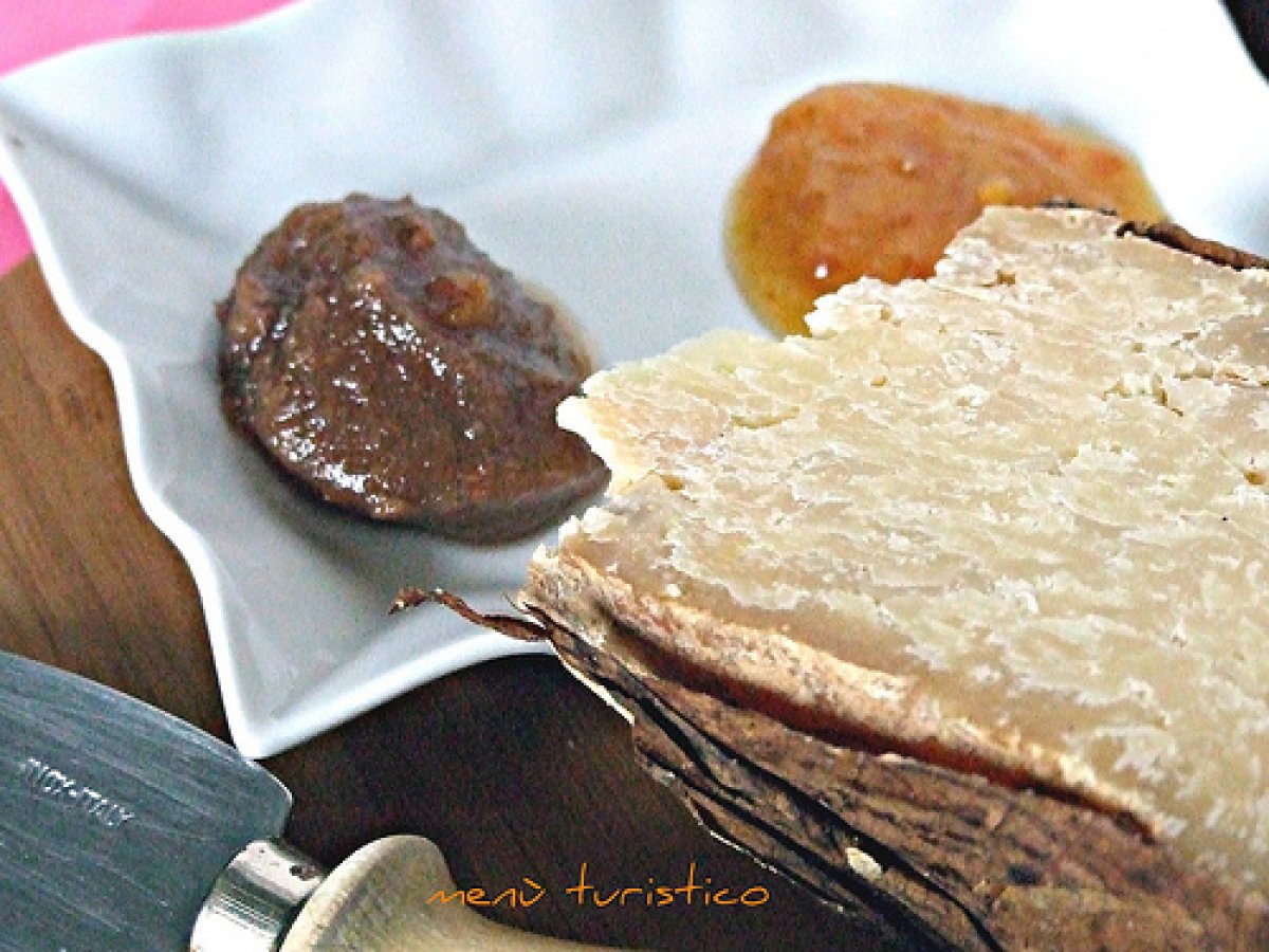 Formaggio in foglie di tabacco con confettura di pere, foto 3