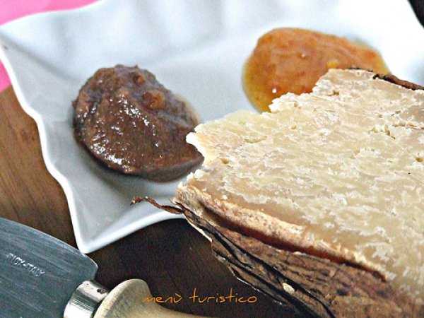 Formaggio in foglie di tabacco con confettura di pere, foto 3
