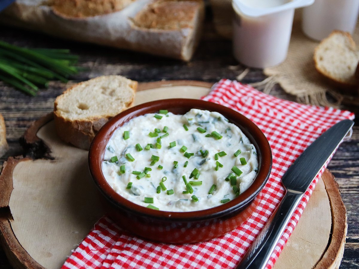 Formaggio vegano alle erbe, la ricetta facile per prepararlo a casa!