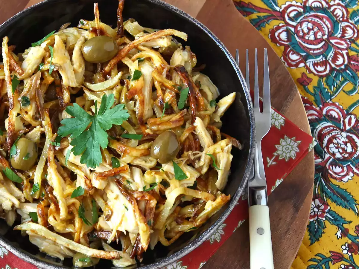 Frango à brás con pollo: la ricetta portoghese cremosa e anti-spreco - foto 2
