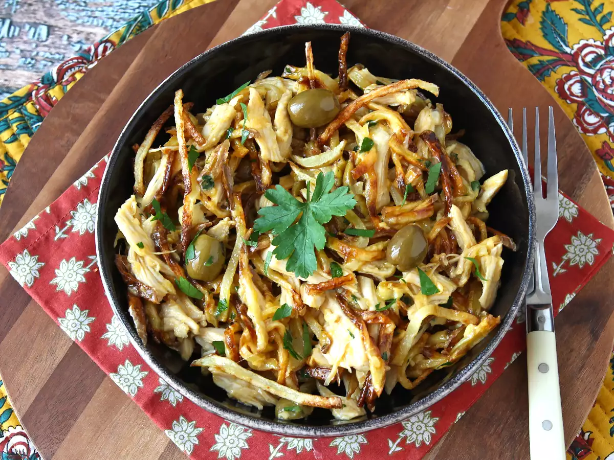 Frango à brás con pollo: la ricetta portoghese cremosa e anti-spreco - foto 4