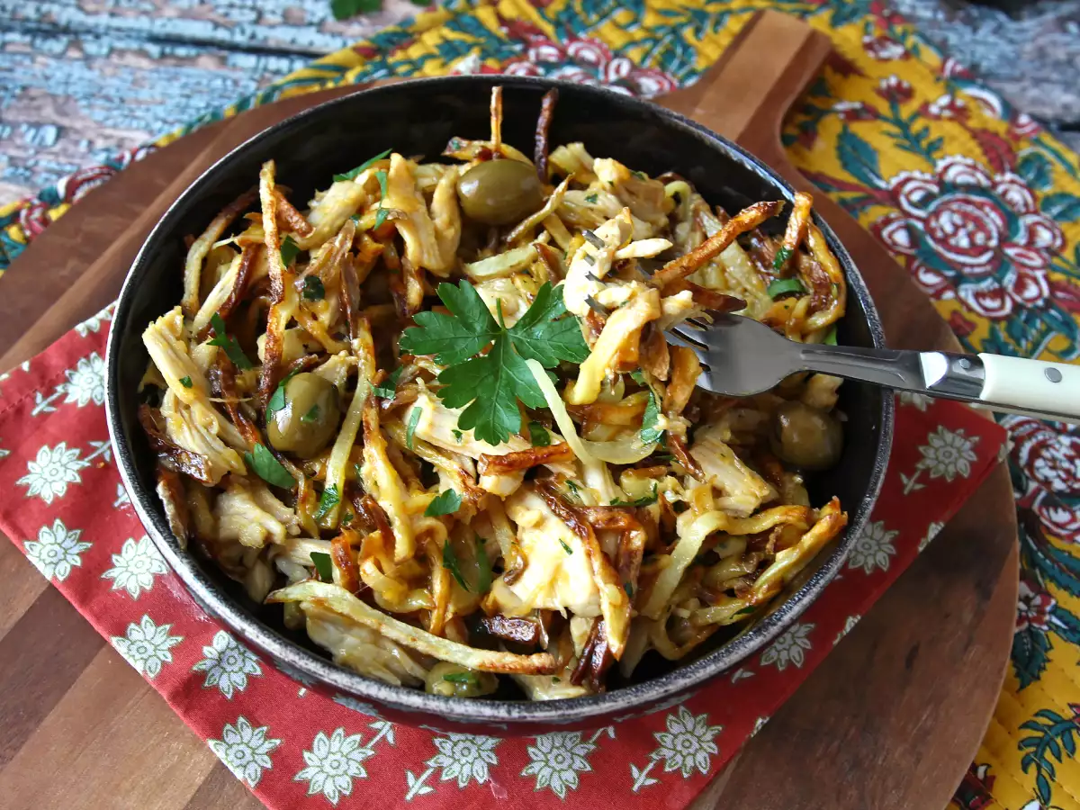 Frango à brás con pollo: la ricetta portoghese cremosa e anti-spreco - foto 5