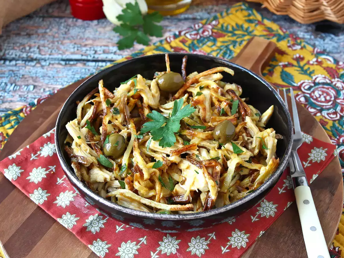 Frango à brás con pollo: la ricetta portoghese cremosa e anti-spreco - foto 6