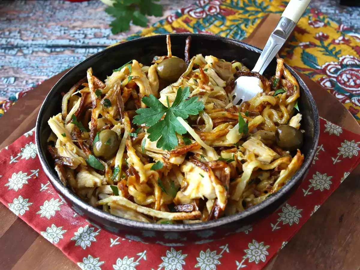 Frango à brás con pollo: la ricetta portoghese cremosa e anti-spreco - foto 7