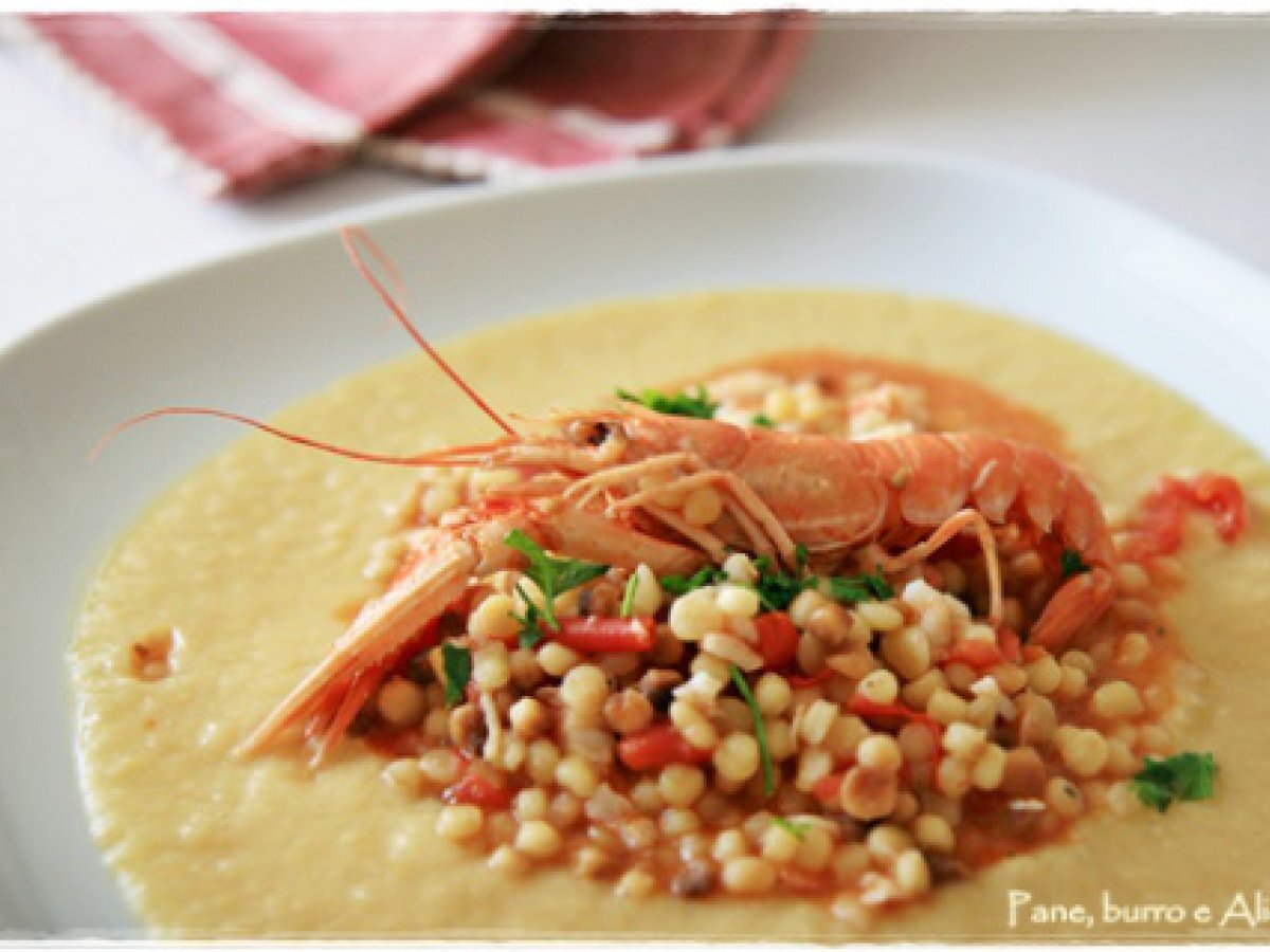 Fregola con scampi e crema di ceci