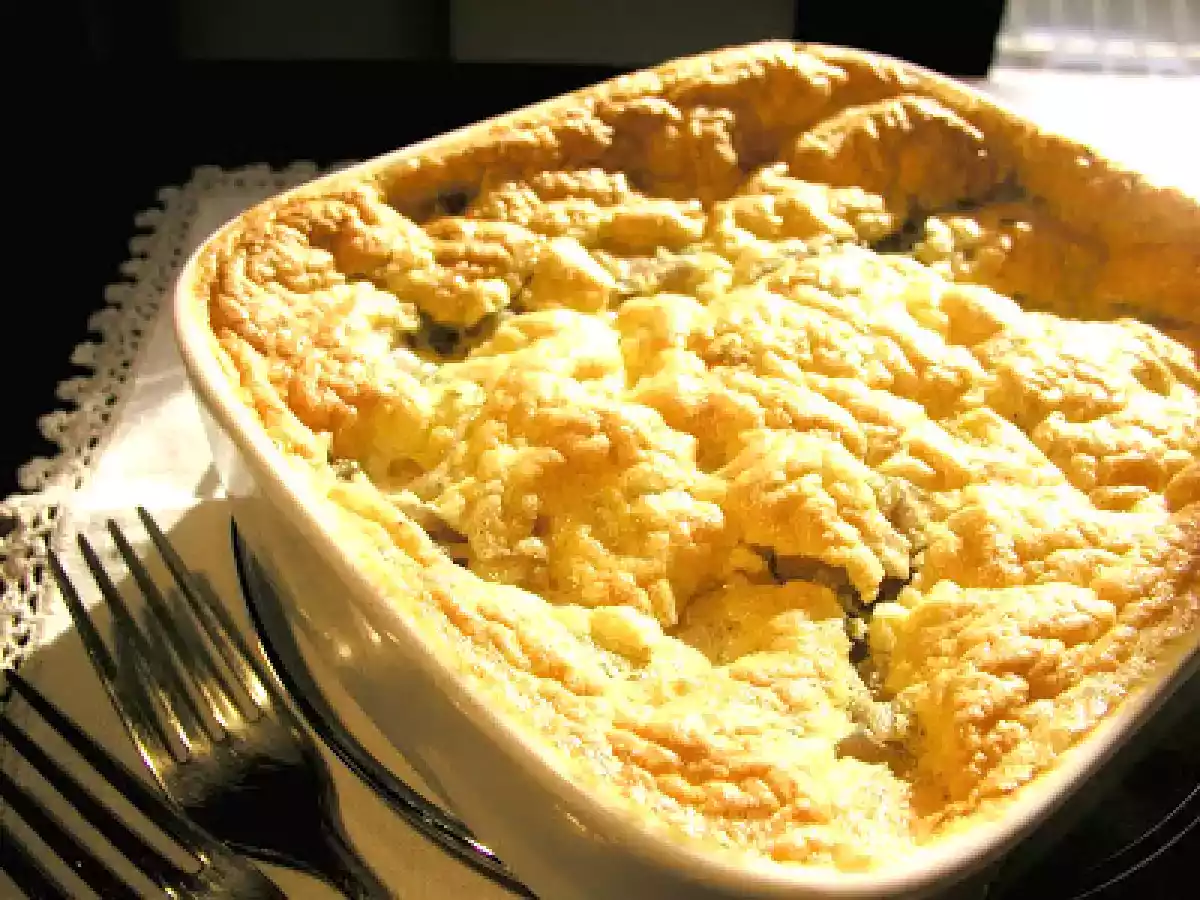 Frittata al forno di patate, cipolle e puzzone di Moena con insalata di zucchine e funghi