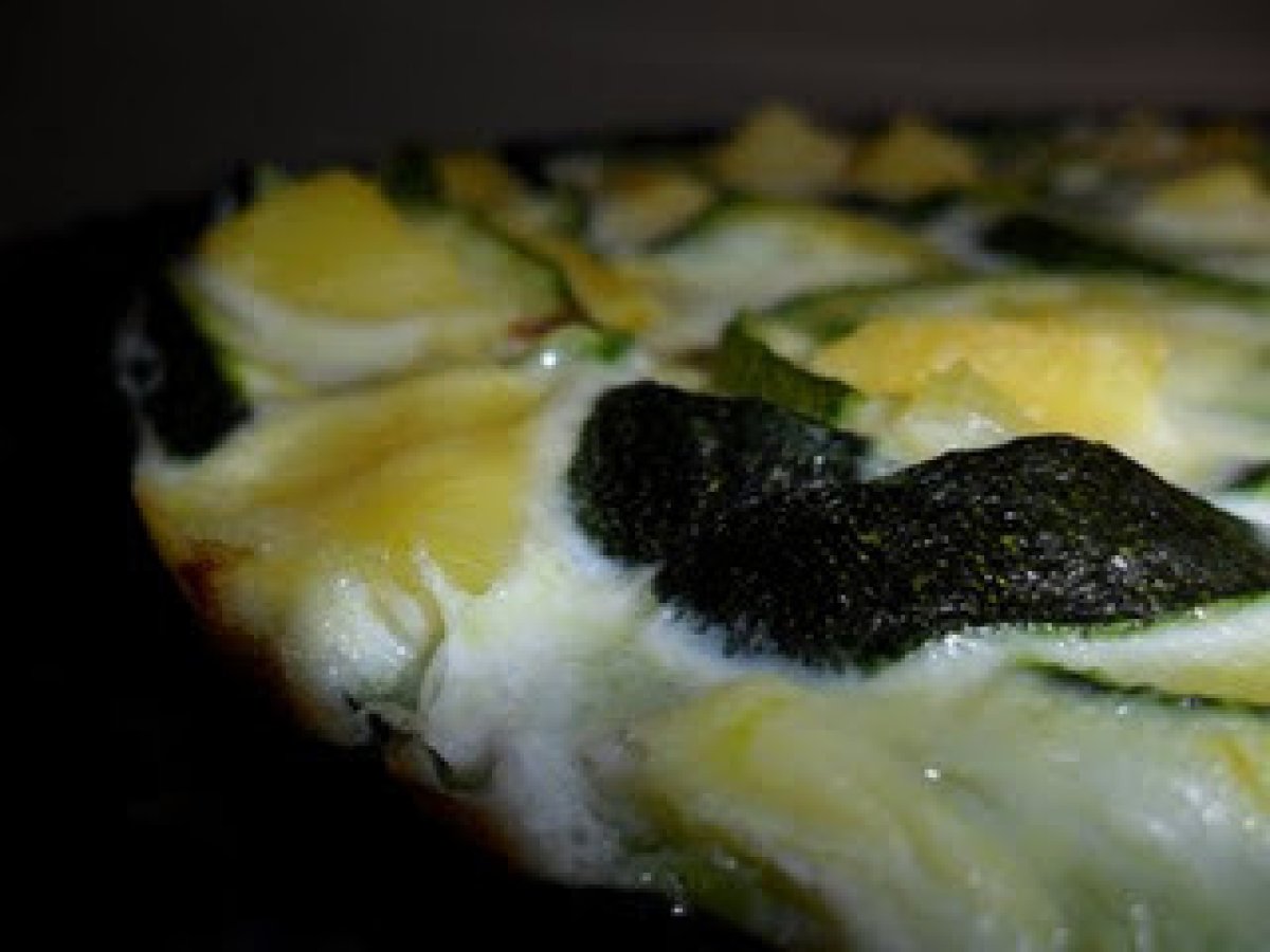 FRITTATA BIANCA DI ZUCCHINE E PATATE PROFUMATA AL BASILICO