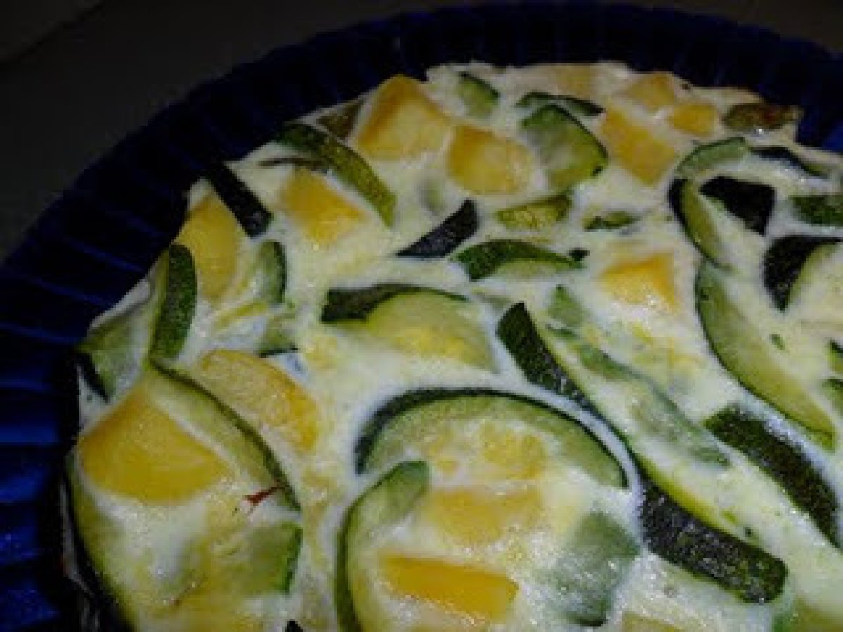 FRITTATA BIANCA DI ZUCCHINE E PATATE PROFUMATA AL BASILICO - foto 3