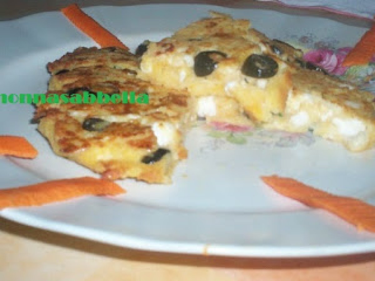 FRITTATA CON FORMAGGIO FRESCO E OLIVE