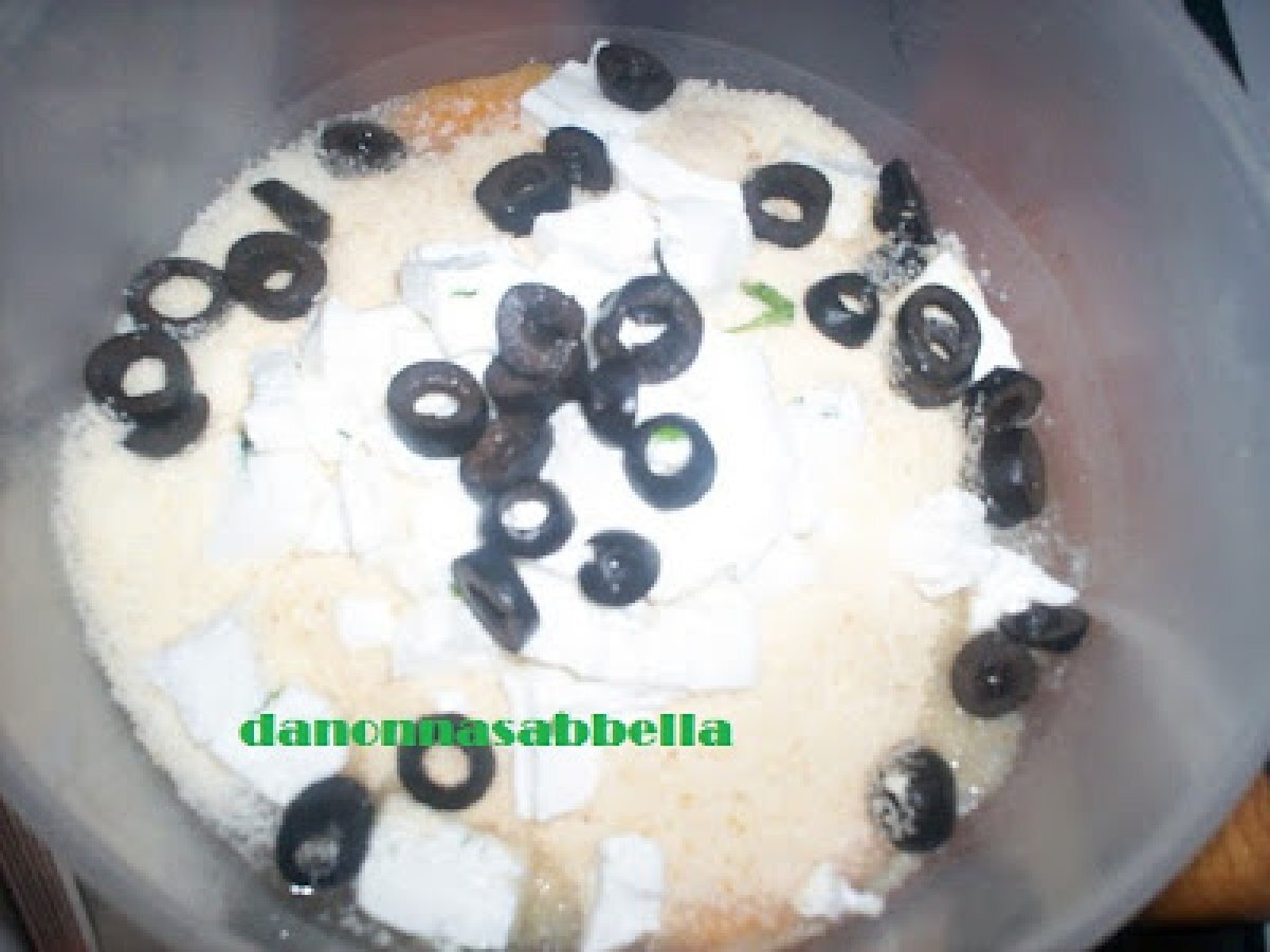 FRITTATA CON FORMAGGIO FRESCO E OLIVE - foto 4