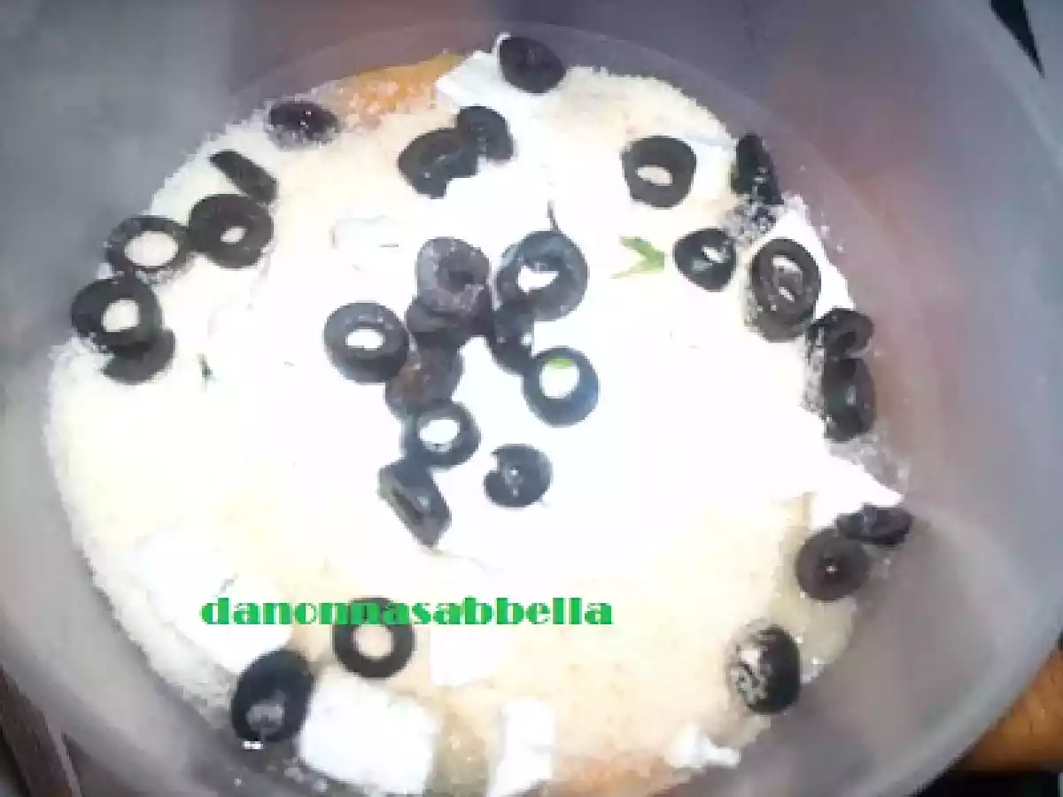 FRITTATA CON FORMAGGIO FRESCO E OLIVE - foto 4