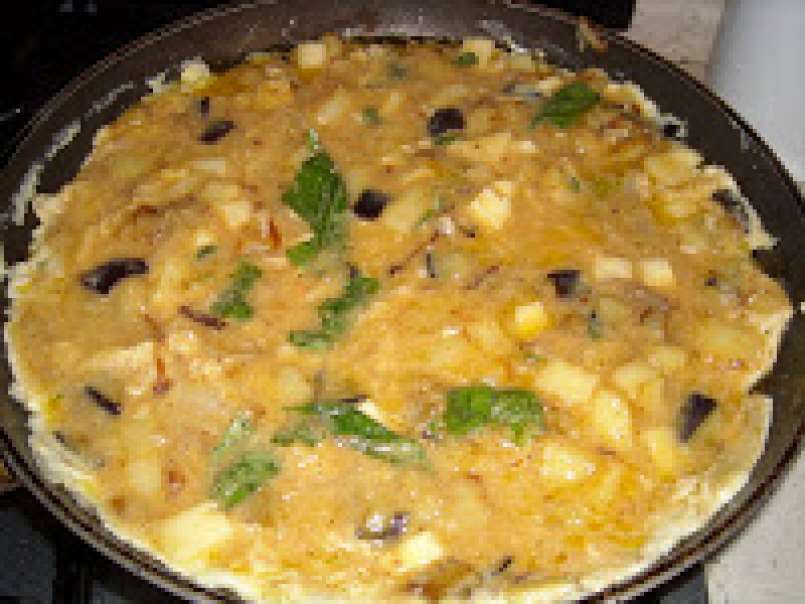 FRITTATA CON MELANZANE E PATATE - Omelet with eggplants and potatoes, foto 3