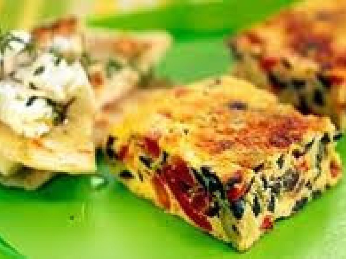 Frittata con piselli, speck e zucchine