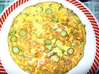 Frittata con zucchine, cotto e mozzarella
