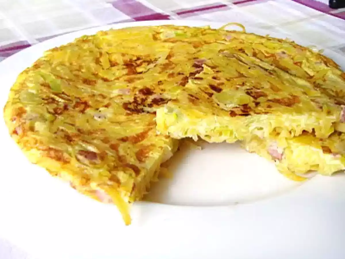 FRITTATA DI PASTA CON PORRI E PANCETTA