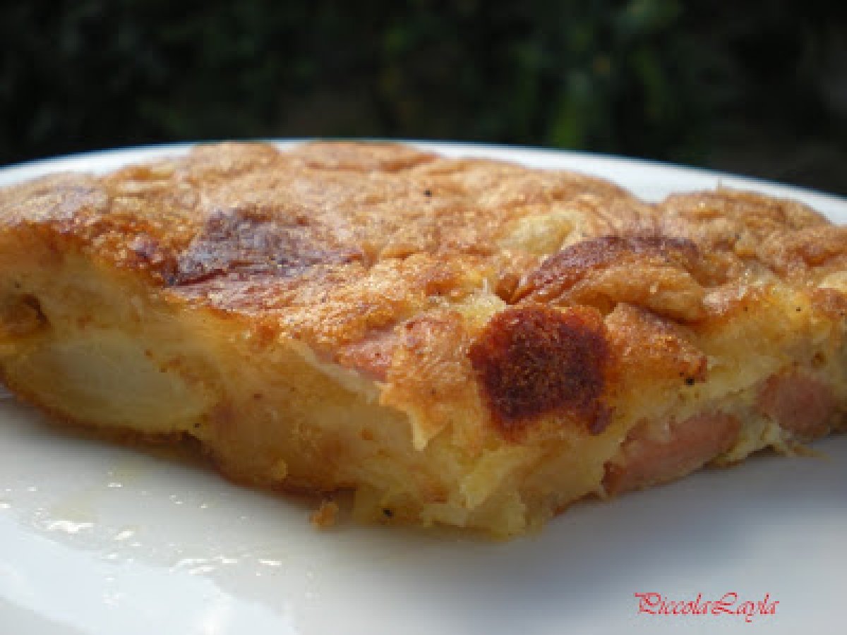 Frittata Golosa di Patate, Wurstel e Formaggio Filante - foto 2