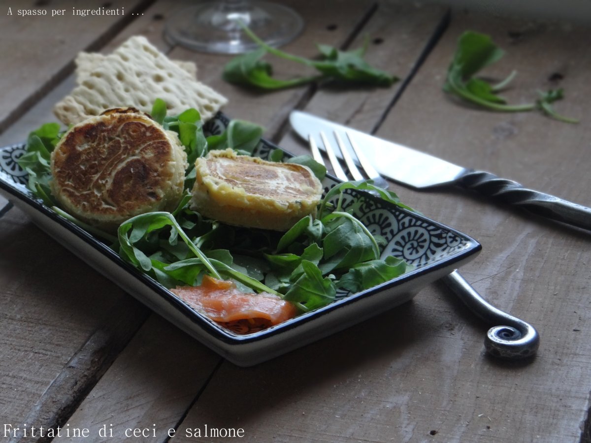 Frittatine di ceci e salmone