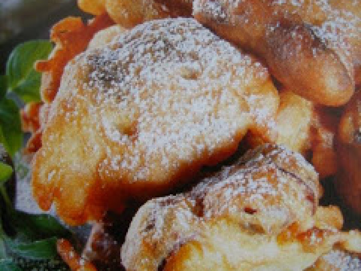 Frittelle con ciliegie e cognac.