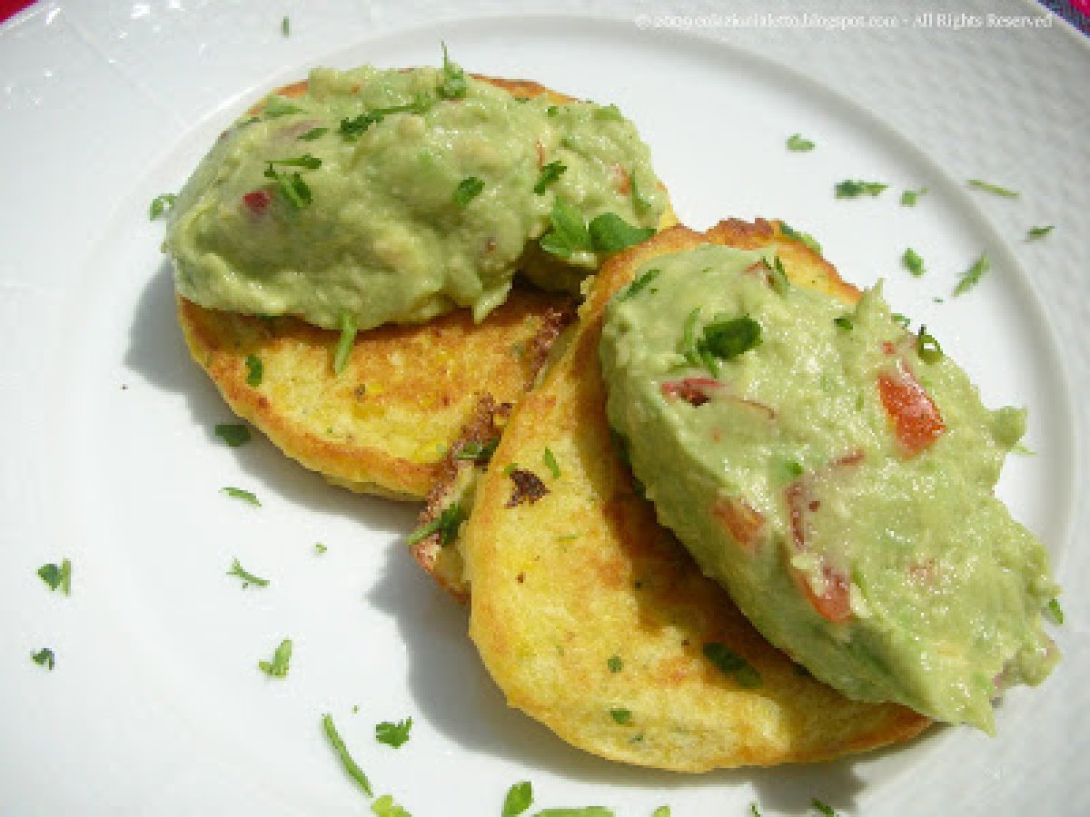 Frittelle di mais con guacamole