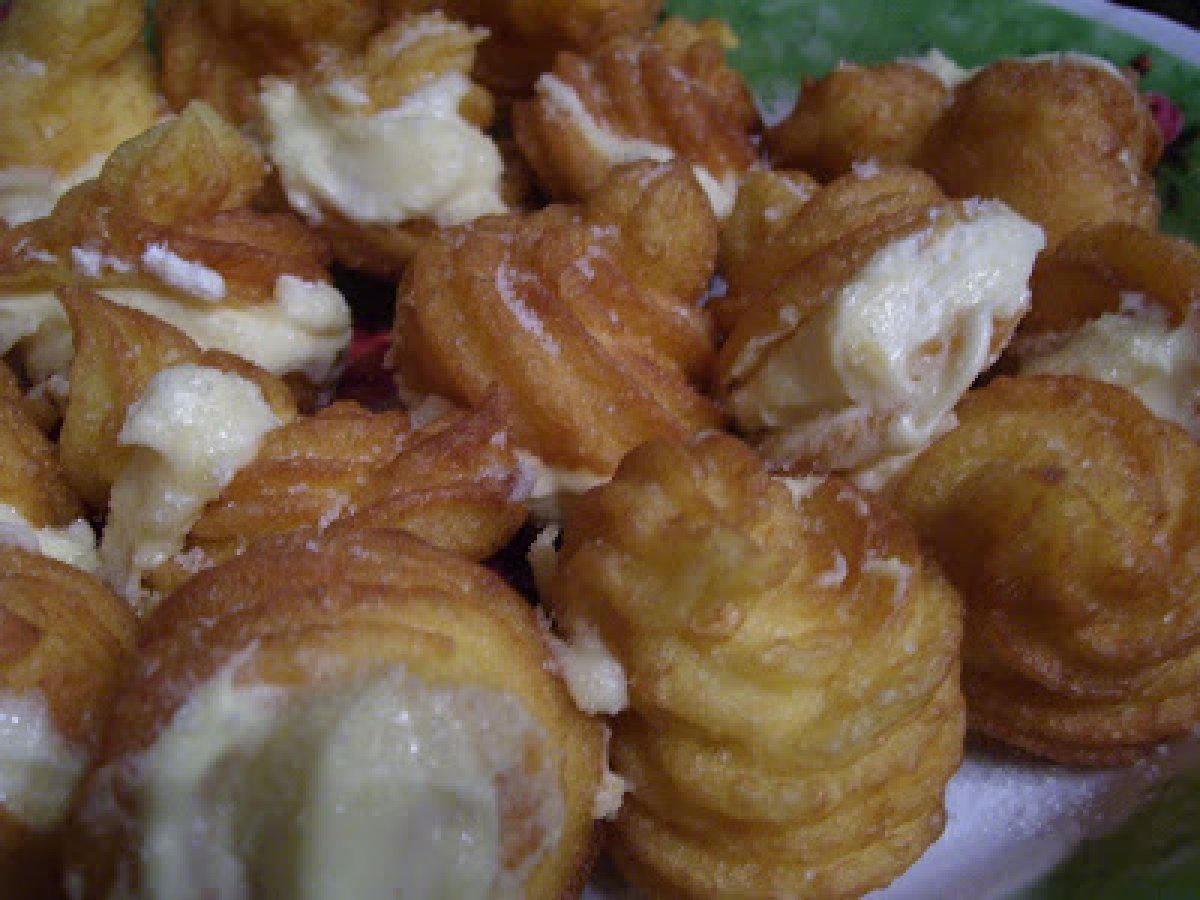 Frittelle di pasta choux con crema chantilly - foto 2