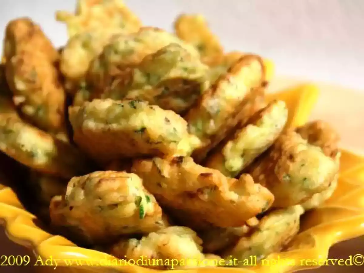 Frittelle di zucchine con dip ai cetrioli