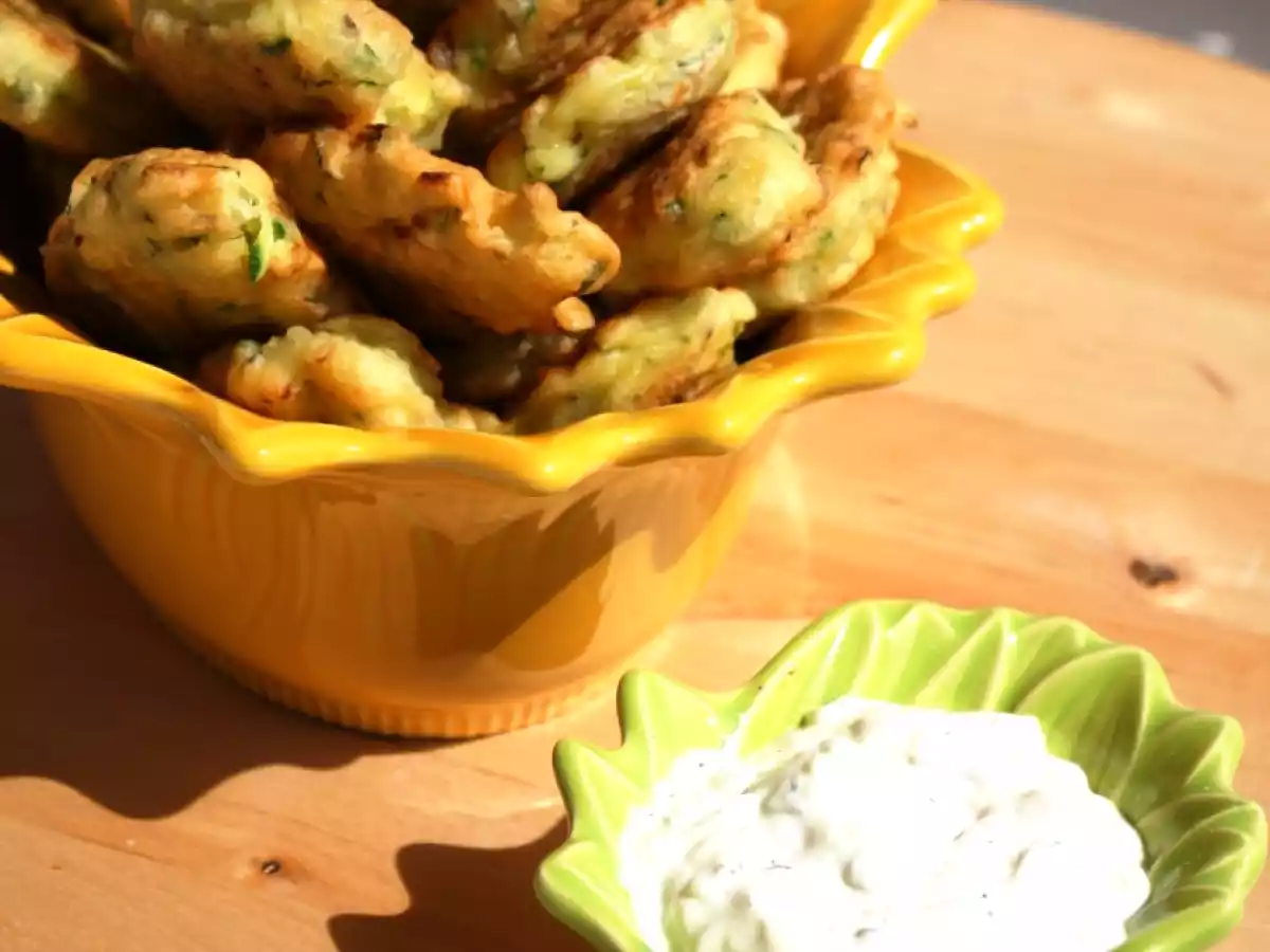 Frittelle di zucchine con dip ai cetrioli - foto 2
