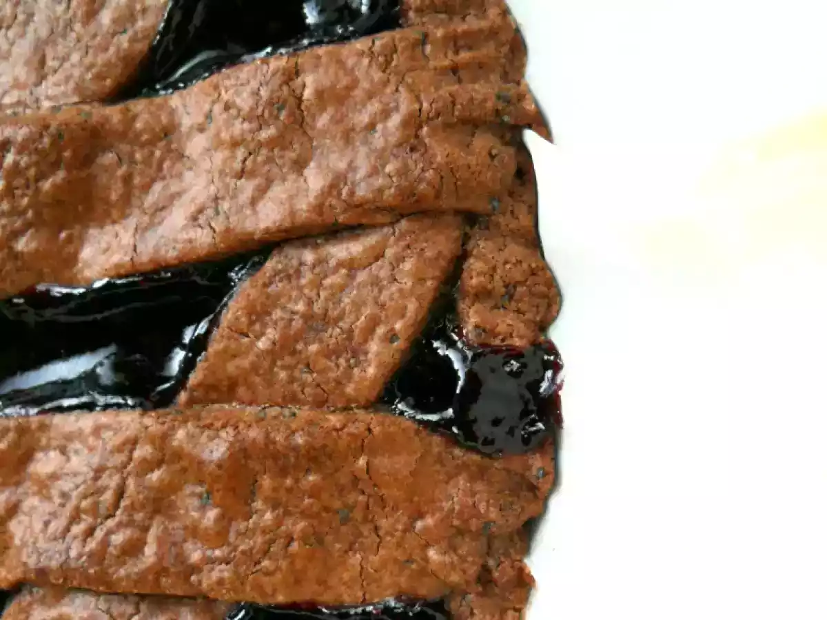 FROLLA SABLE' AL CACAO CON COMPOSTA DI MIRTILLI E SEMI DI PAPAVERO..