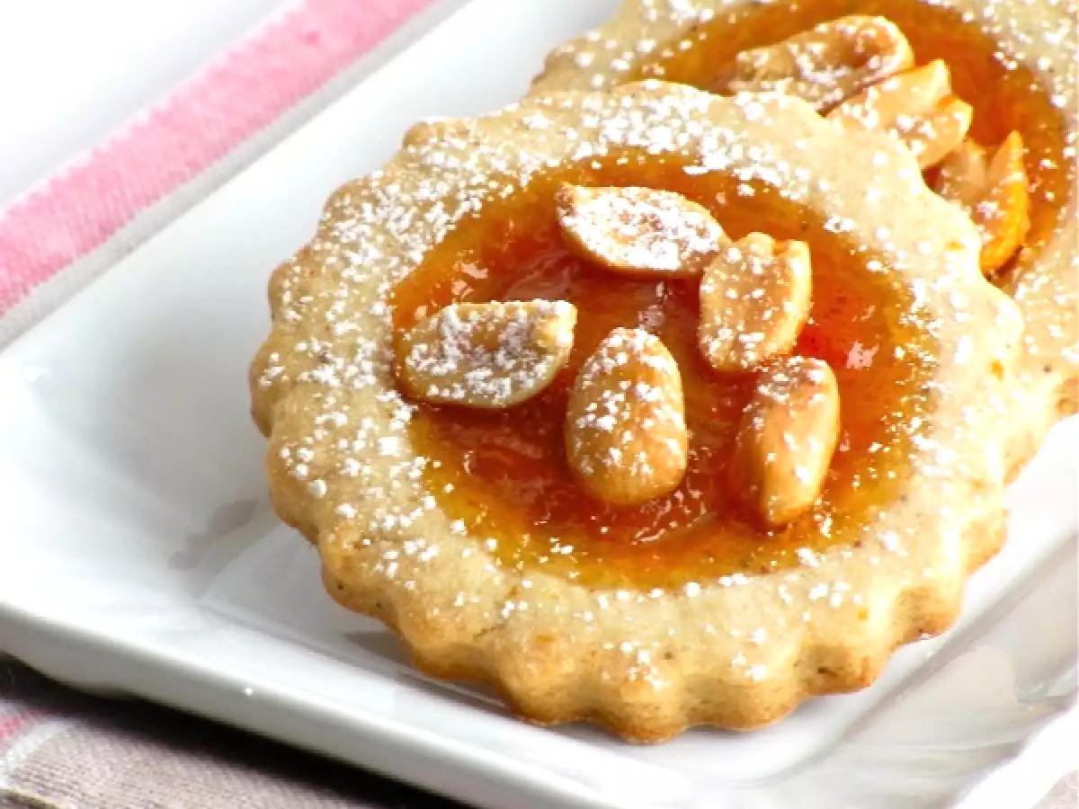 Frollini alle arachidi con confettura di albicocche: biscotti friabili dal cuore morbido - foto 2