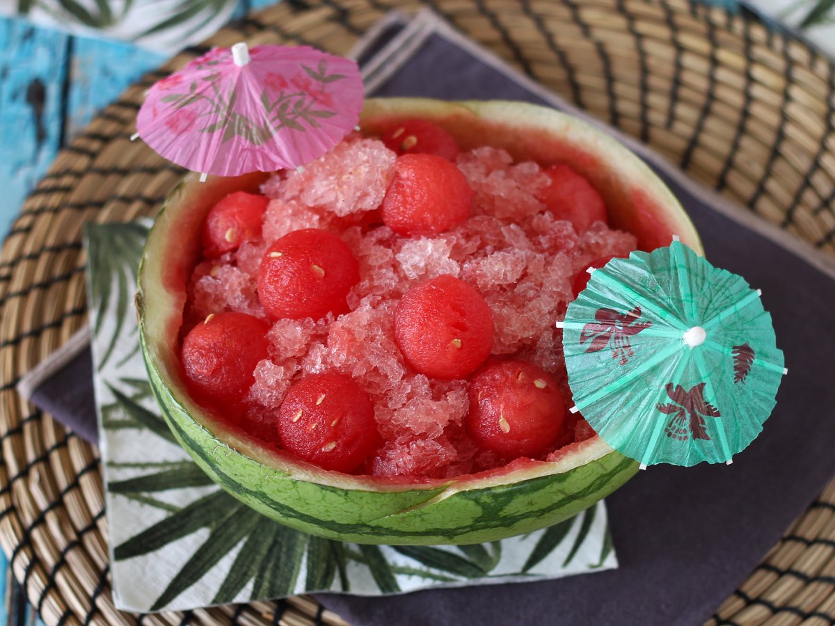 Frosé all'anguria, il drink fresco e leggermente alcolico da preparare a casa