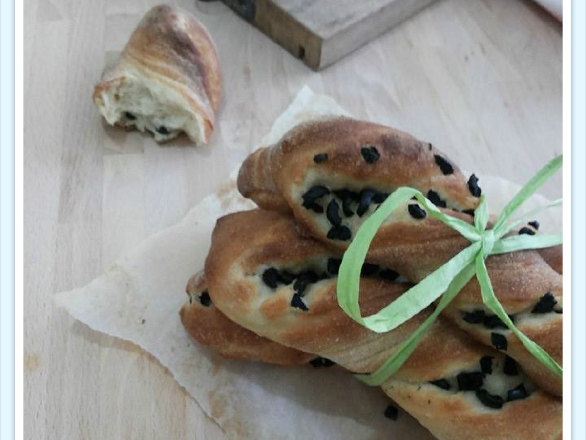 Frustine di semola con olive nere