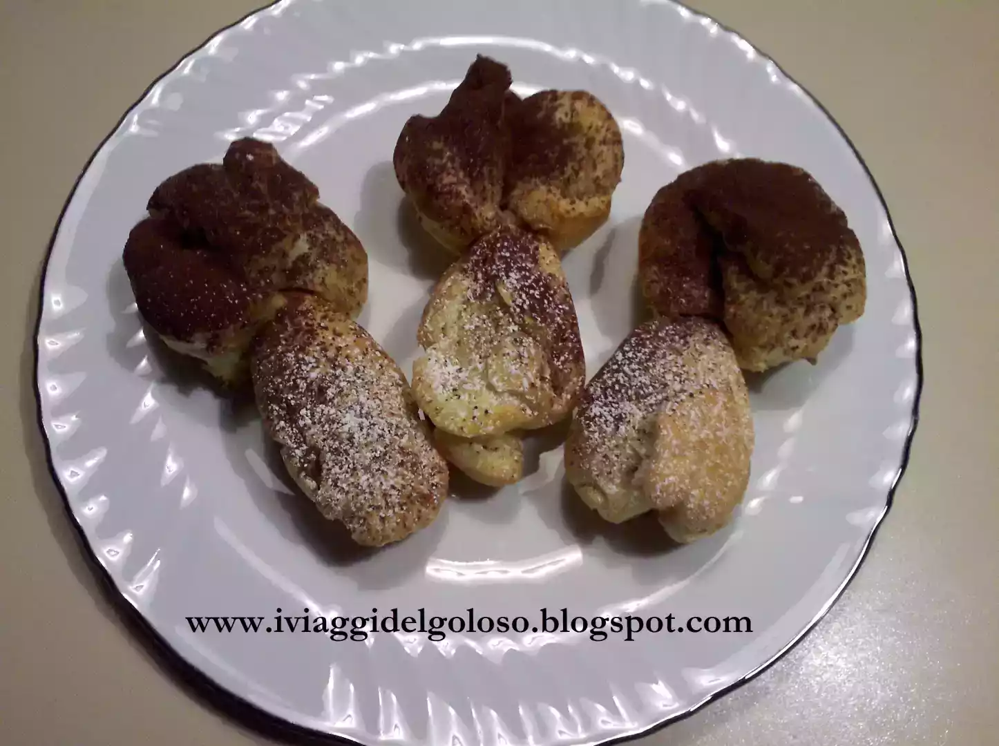 Funghi di bigne' con budino al cacao