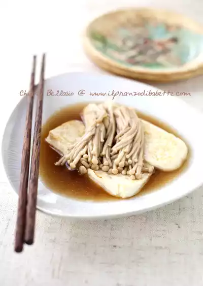 Funghi enoki e tofu
