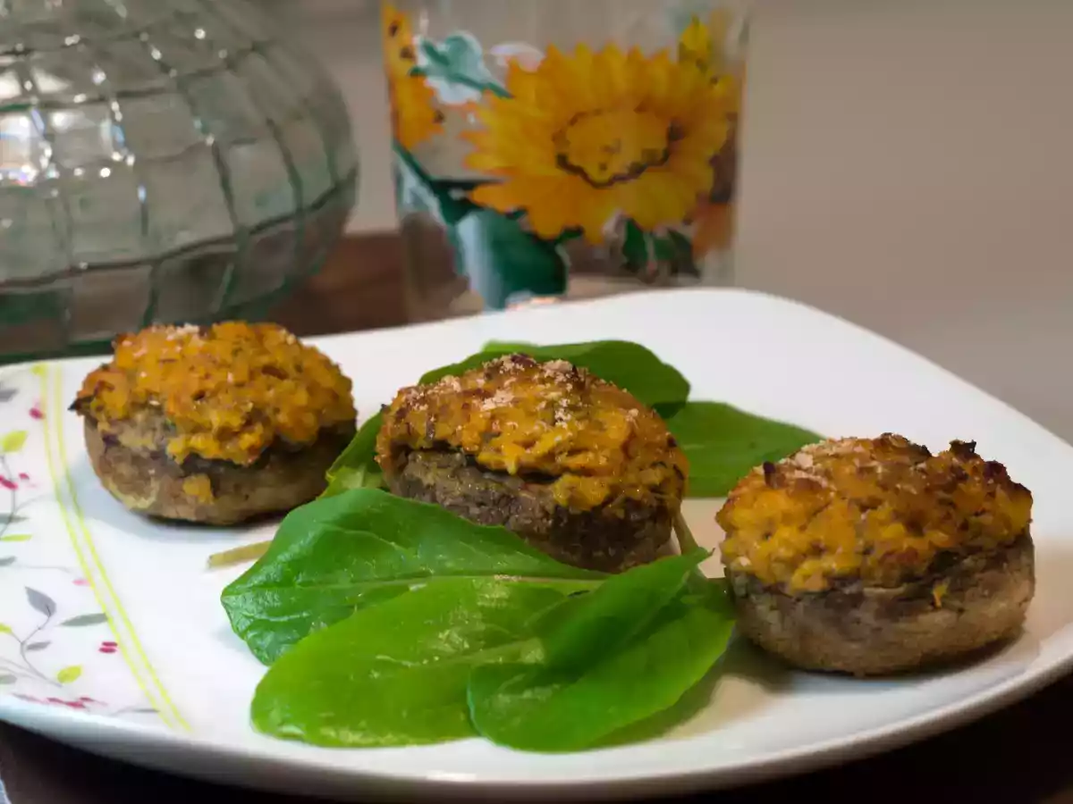 Funghi ripieni alla pizzaiola