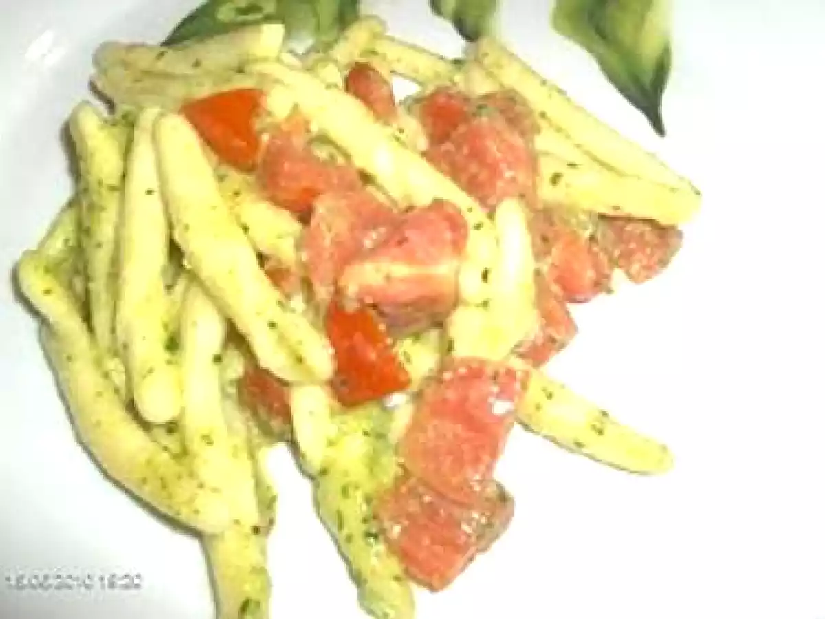 FUSILLI AL FERRETTO CON PESTO E POMODORINI