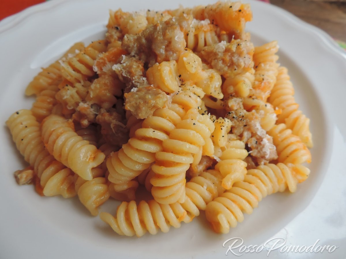 Fusilli alla crema di zucca e salsiccia