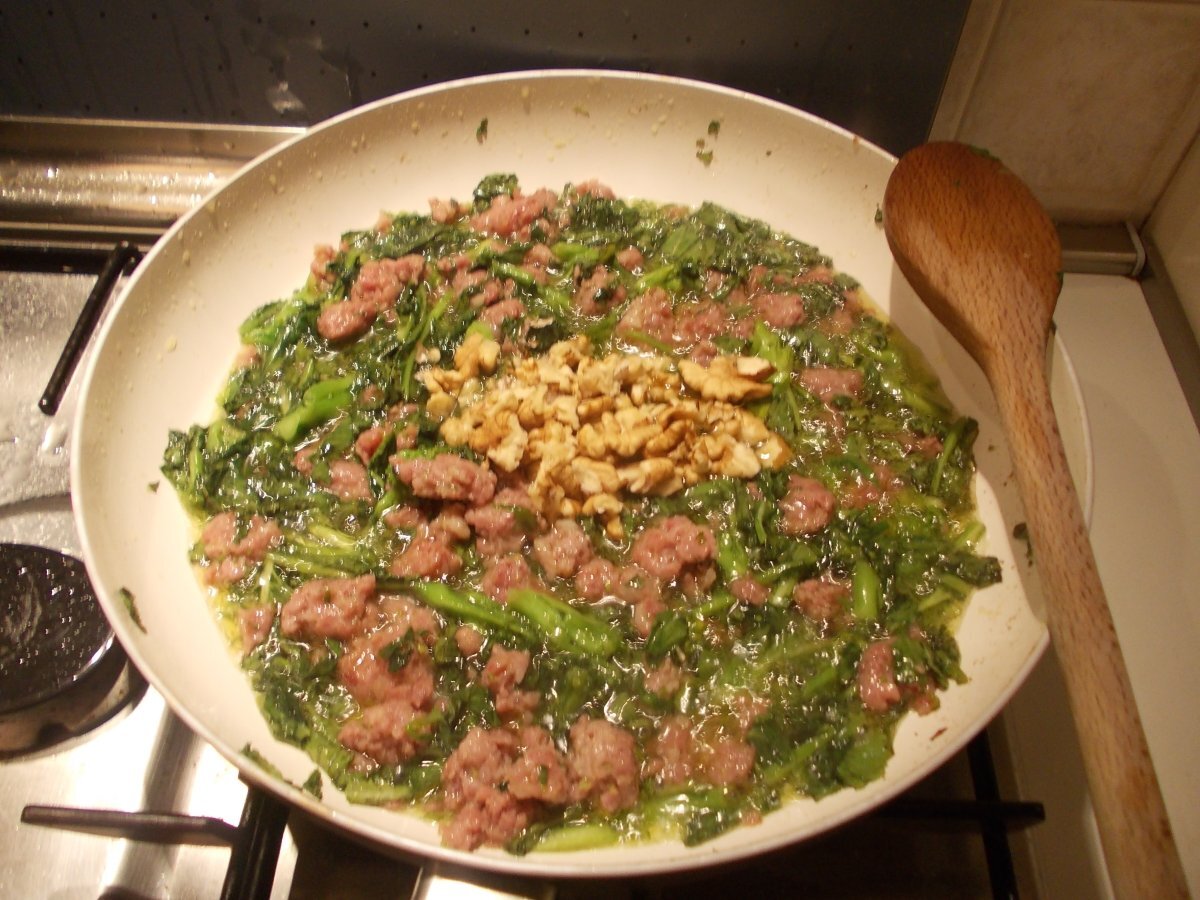 Fusilli cime di rapa, salsiccia e noci