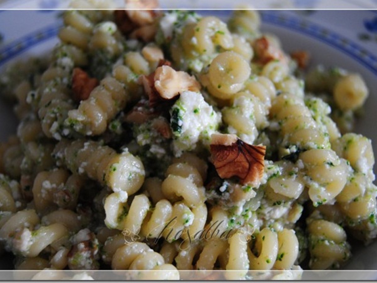 Fusilli con broccoli, noci e ricotta - foto 4