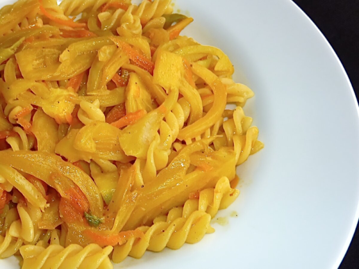 Fusilli con finocchi e carote allo zafferano e paprika