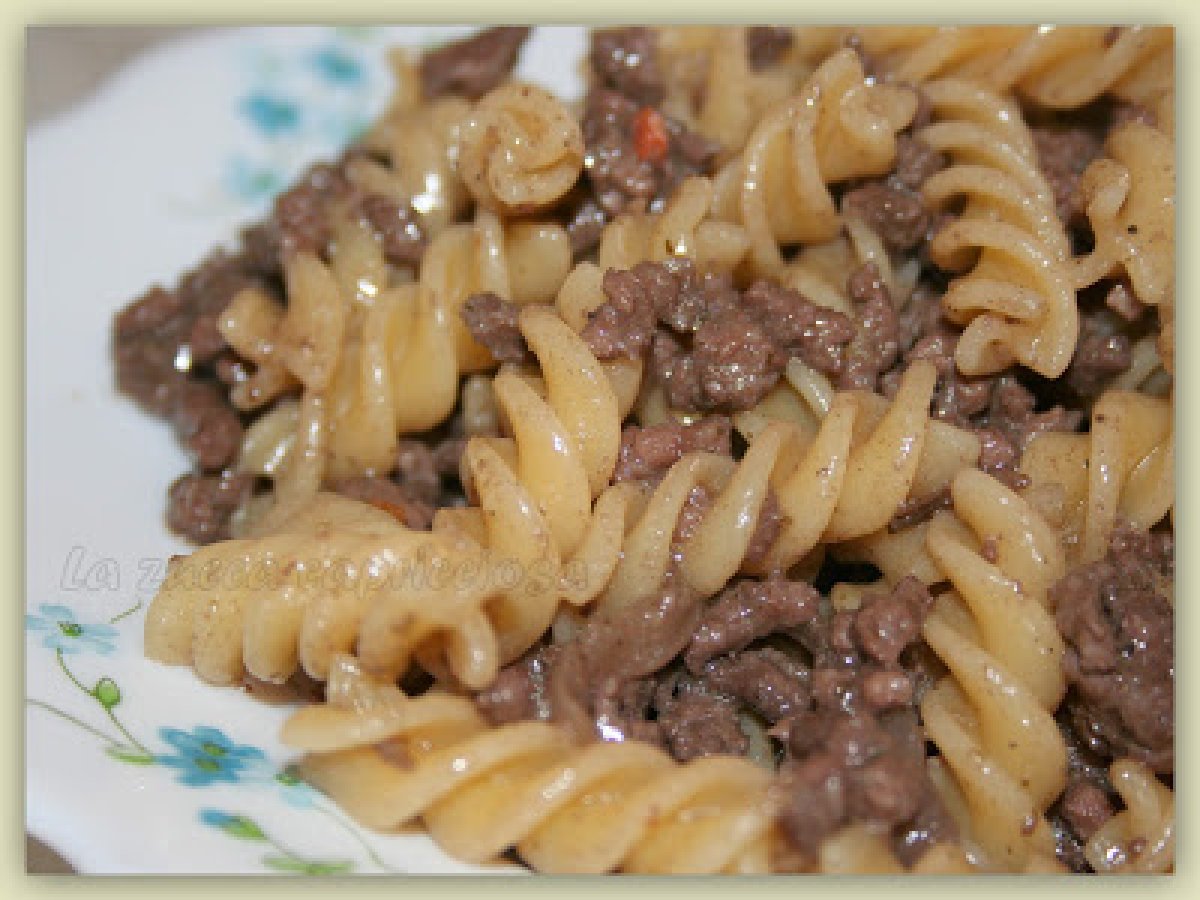 Fusilli con ragù bianco... al vino rosso