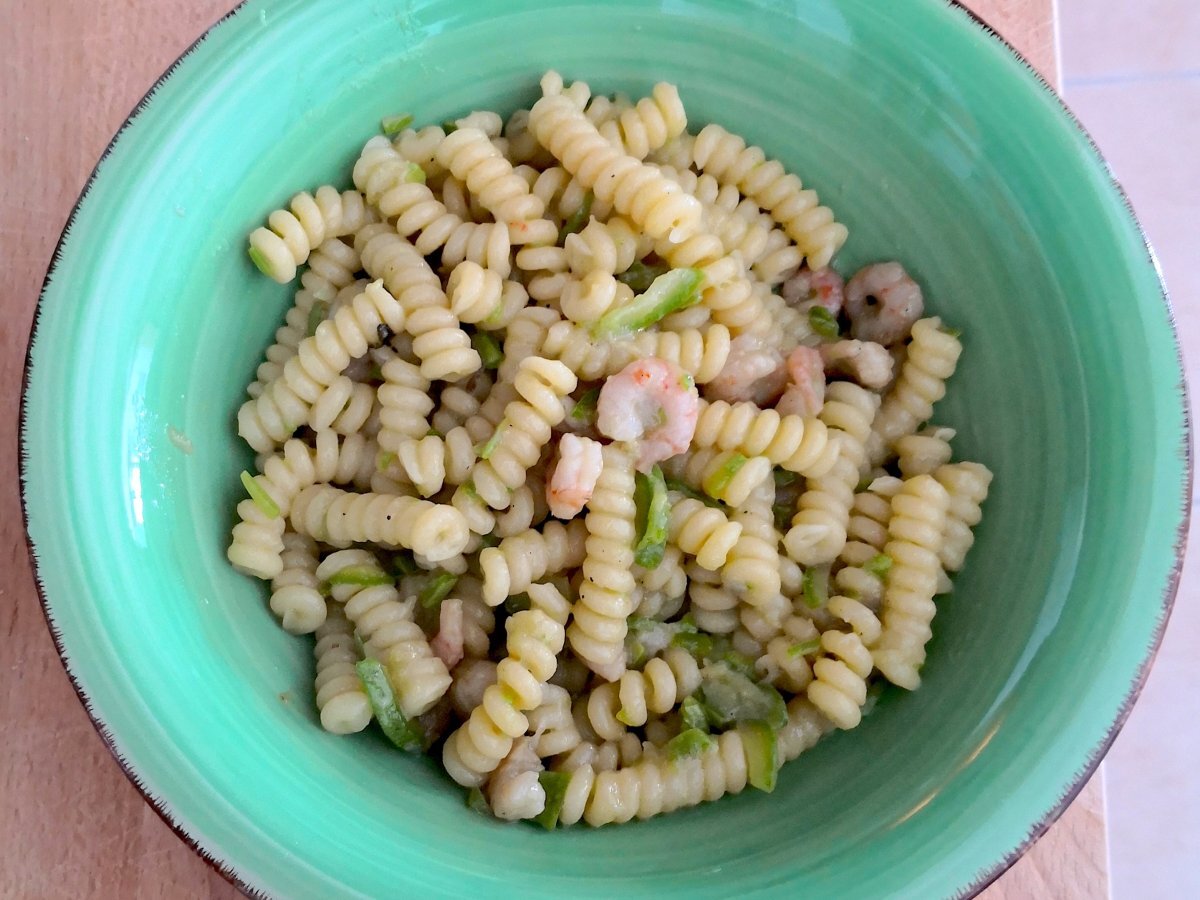 Fusilli con zucchine, gamberetti e zenzero