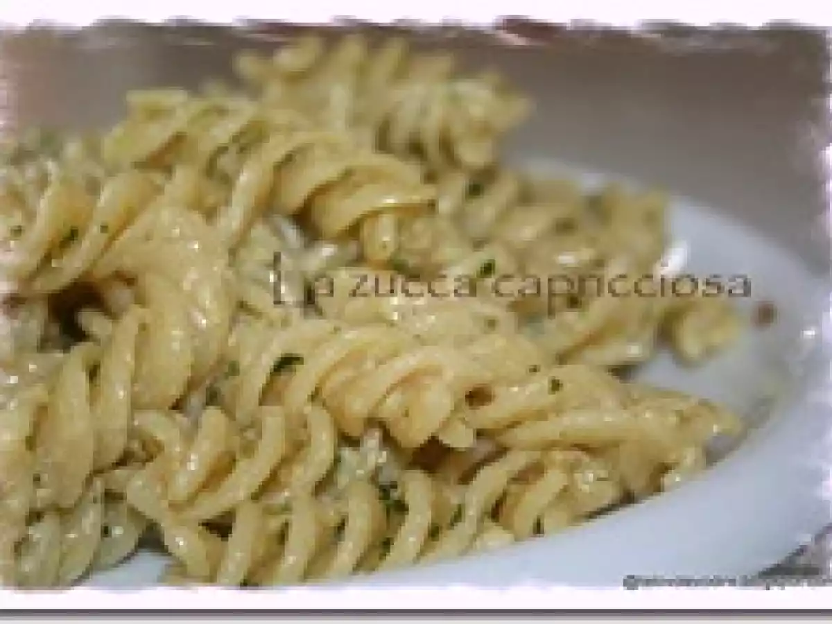 Fusilli freddi al pesto e crema di tonno