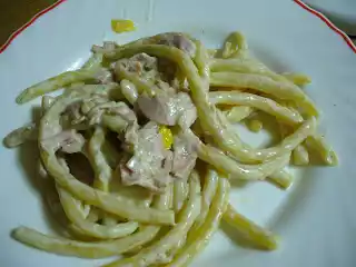 Fusilli napoletani con cotto, pinoli e limone