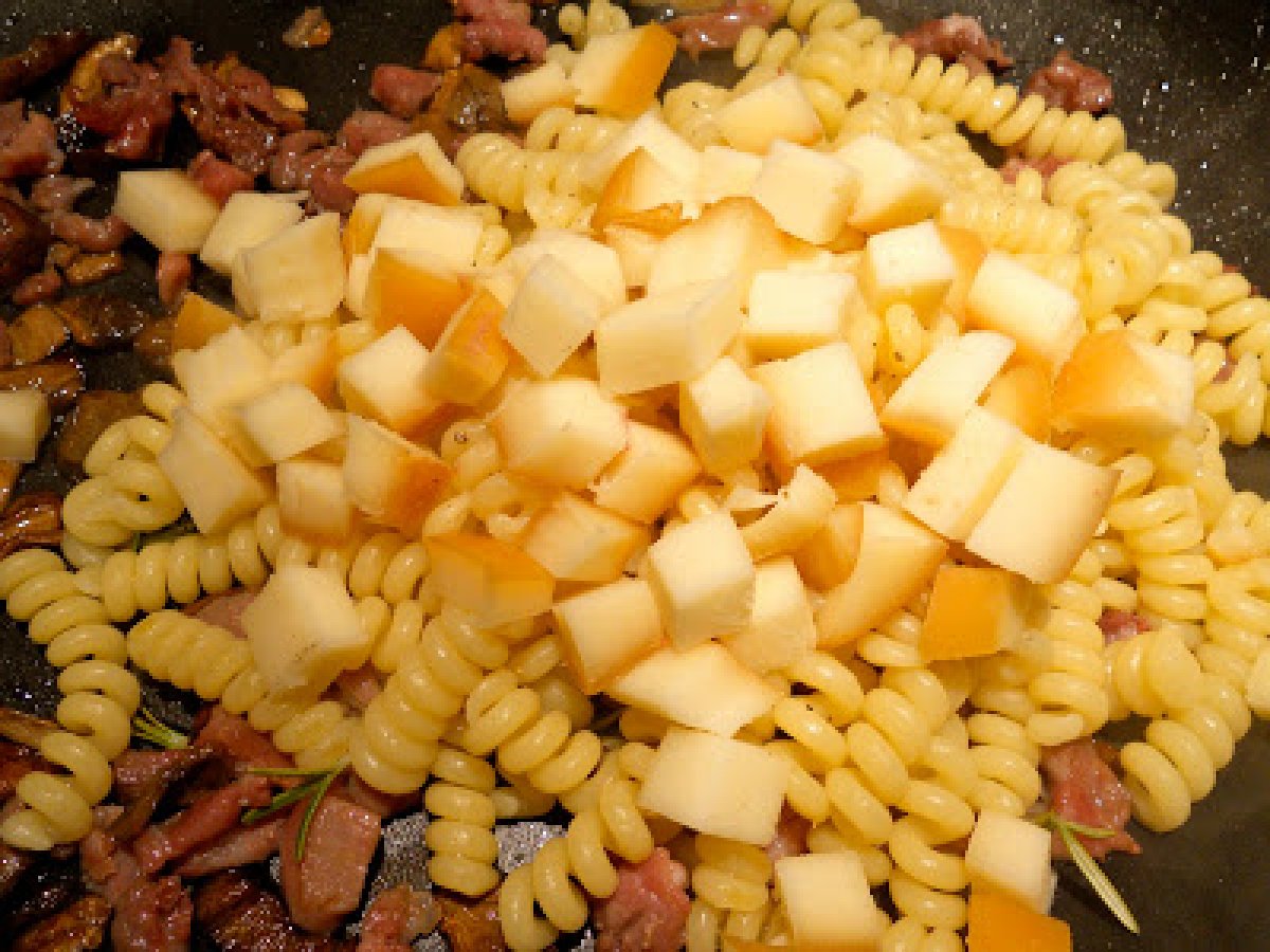 Fusilli rustici con prosciutto, funghi porcini e scamorza - foto 6