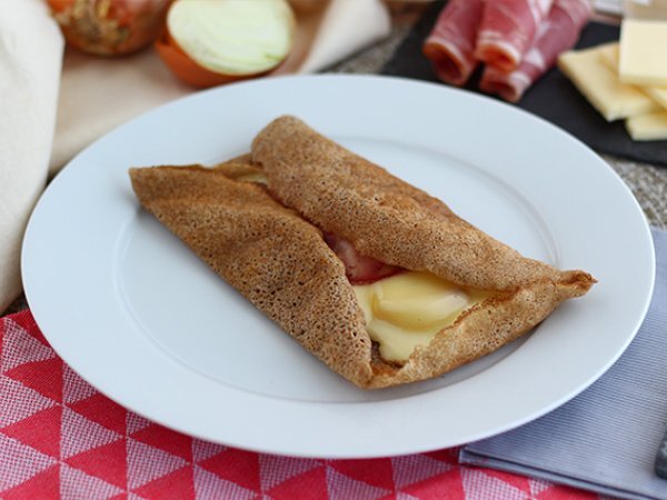 Galette di grano saraceno con scamorza, pancetta e patate