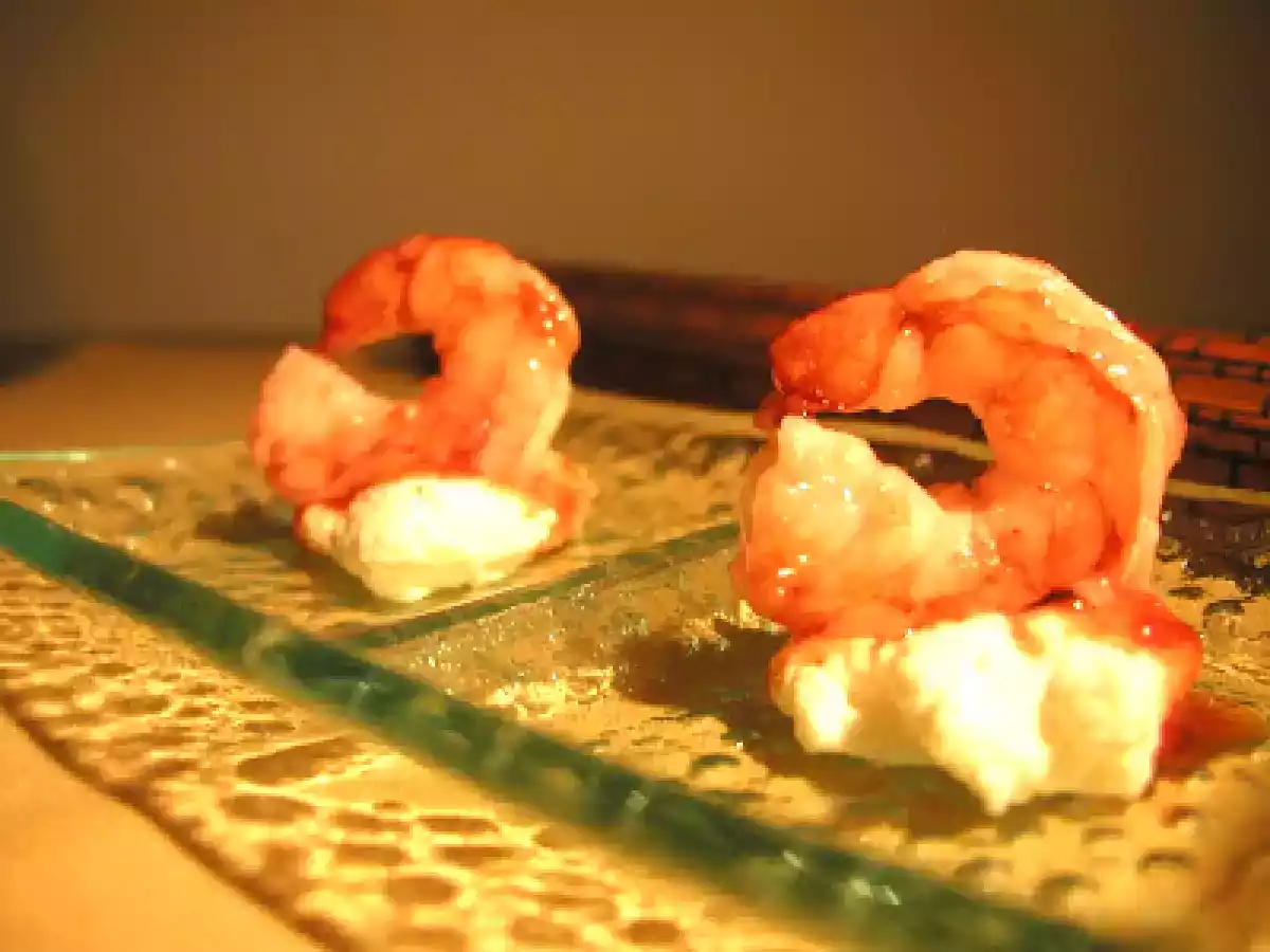 Gamberi al Campari con quenelle di ricotta e confettura al peperoncino