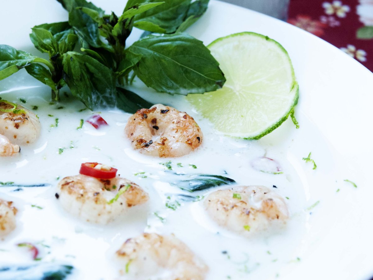Gamberi scottati in zuppetta di lemongrass e latte di cocco