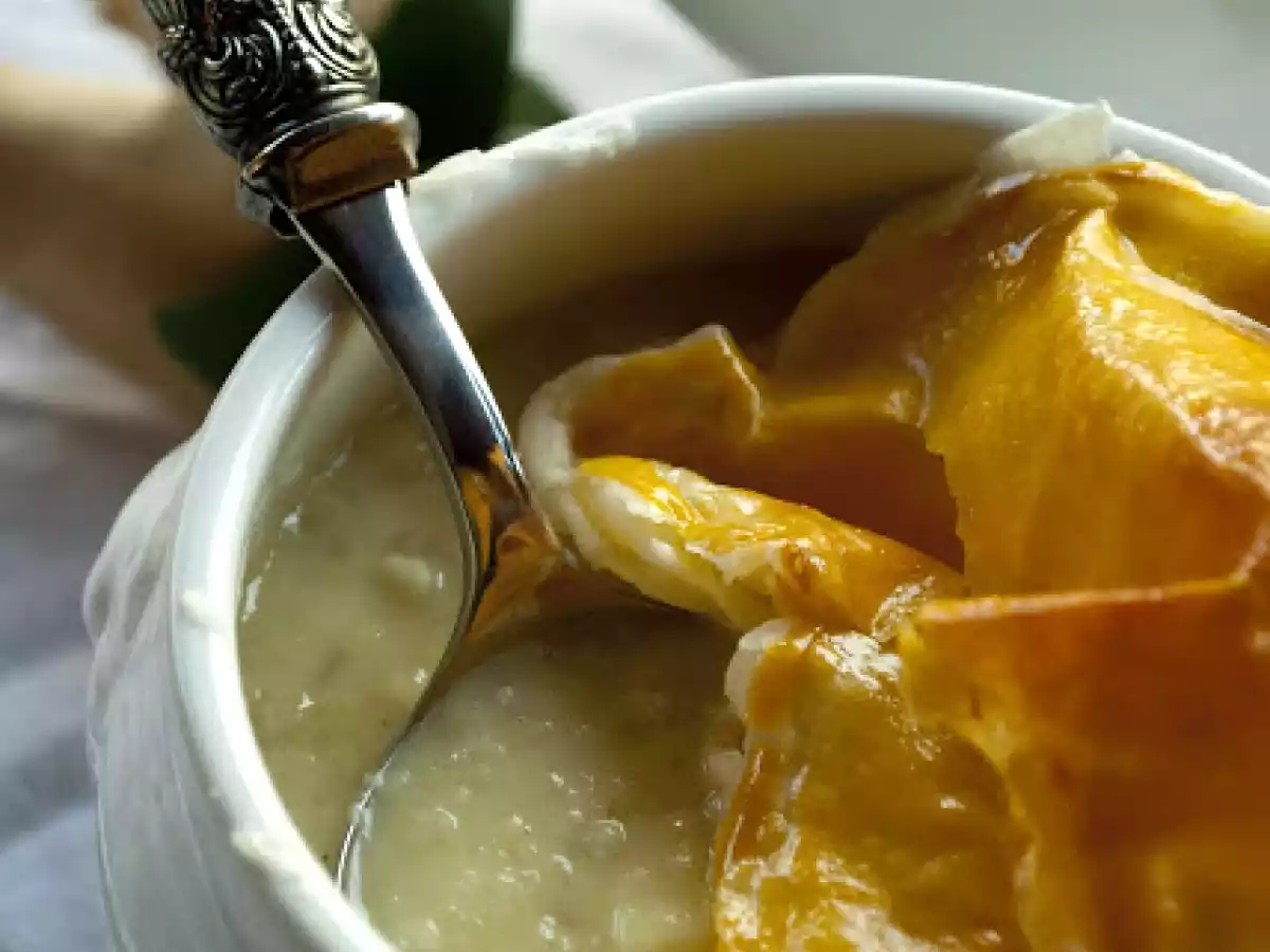 Garbure a l'oignon en croûte