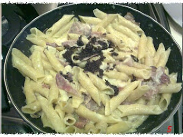 Garganelli al tartufo nero con provola affumicata di bufala, foto 2
